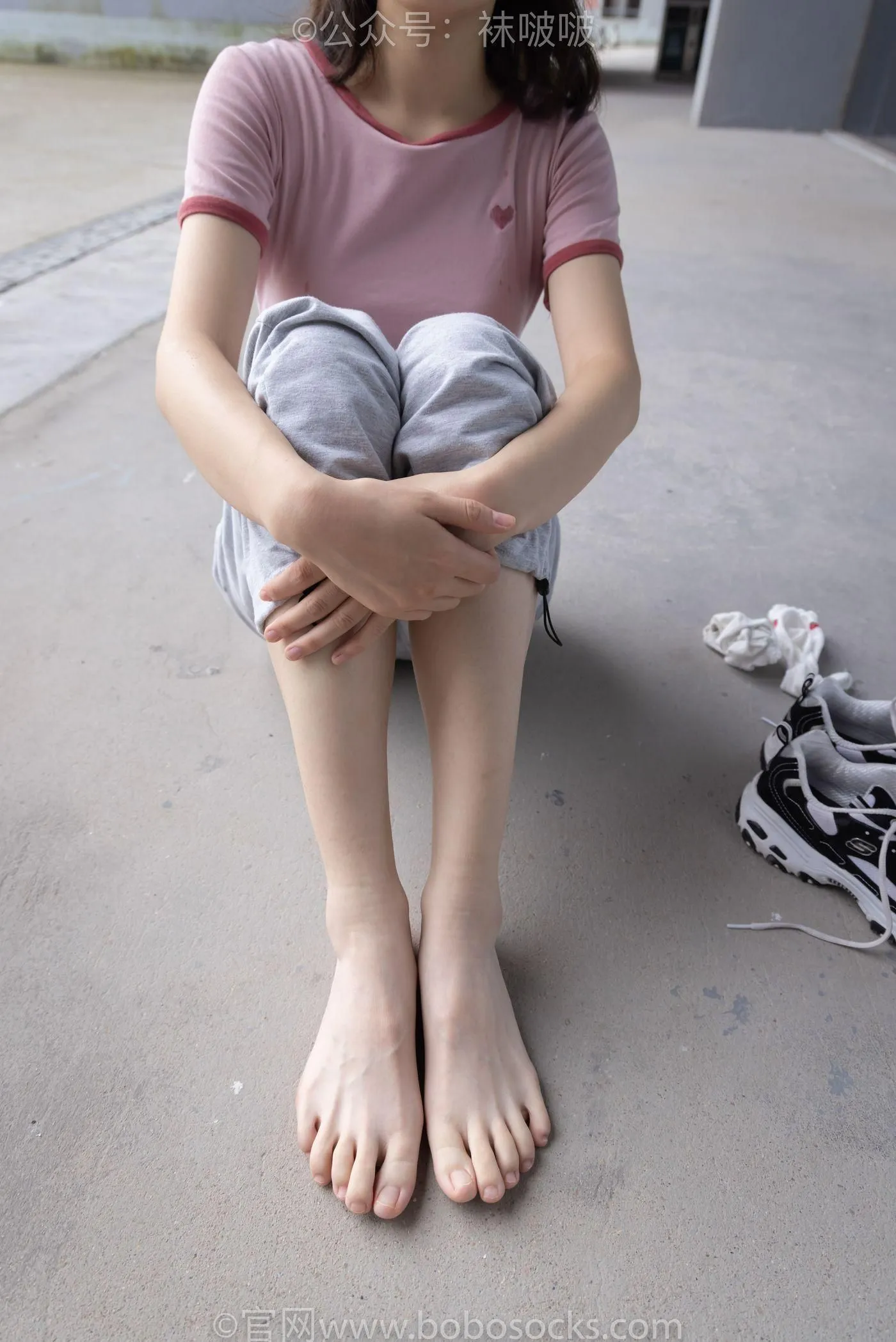 [BoBoSocks袜啵啵]NO.016 熊熊-斯凯奇运动鞋、棉袜（踩脏）、裸足 [147P]插图1